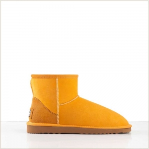 <p>• UGG čizme</p>

<p>• 100 % prirodna ovčija koža australijskih merino ovaca</p>

<p>• Proizvedene u Australiji</p>

<p>• Dva lica ovčije kože</p>

<p>• Peta je ojačana čime je osigurana trajnost</p>

<p>• Ovčija koža po prirodi drži podalje vlagu pa zato obuća nema mirisa</p>

<p>• EVA + TPR lagan đon</p>

<p>• Peta je oblikovana od antilop kože za vrhunsku udobnost</p>

<p>• 12 cm visina čizme</p>
