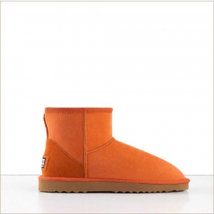 <p>• UGG čizme</p>

<p>• 100 % prirodna ovčija koža australijskih merino ovaca</p>

<p>• Proizvedene u Australiji</p>

<p>• Dva lica ovčije kože</p>

<p>• Peta je ojačana čime je osigurana trajnost</p>

<p>• Ovčija koža po prirodi drži podalje vlagu pa zato obuća nema mirisa</p>

<p>• EVA + TPR lagan đon</p>

<p>• Peta je oblikovana od antilop kože za vrhunsku udobnost</p>

<p>• 12 cm visina čizme</p>
