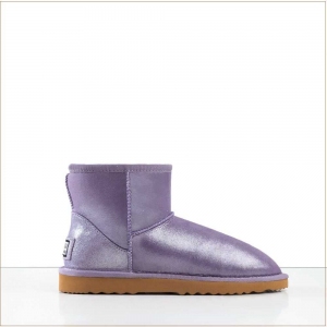 <p>• UGG čizme</p>

<p>• 100 % prirodna ovčija koža australijskih merino ovaca </p>

<p>• Proizvedene u Australiji </p>

<p>• Dva lica ovčije kože </p>

<p>• Peta je ojačana čime je osigurana trajnost</p>

<p>• Ovčija koža po prirodi drži podalje vlagu pa zato obuća nema mirisa </p>

<p>• EVA + TPR lagan đon </p>

<p>• Peta je oblikovana od antilop kože za vrhunsku udobnost </p>

<p>• 14 cm visina čizme</p>
